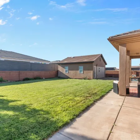 Spacious Home,8min to Lakes and golf ,30min Zion, GameRoom,Fast WiFi +Large Yard