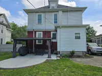 Charming historical 4 bd & 3 full ba home in Terre Haute with WiFi, AC & parking