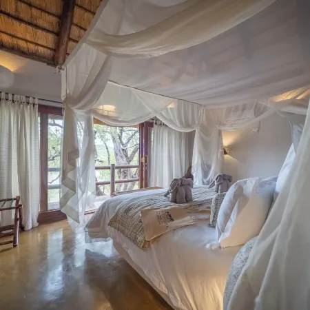 Nyati Safari Lodge