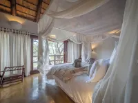 Nyati Safari Lodge