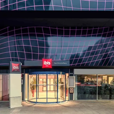 Ibis Paris Porte de Bercy Отели рядом с достопримечательностью «Валь-де-Сен»