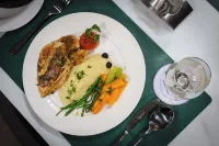 Latauli Sanctuary Resort, Chitwan - Breakfast