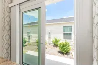 561l Stunning Home, Pool Access, Garage Parking!