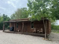 Sunflower Cabin - Peaceful Stay w/ Fire Pits & Kayaks