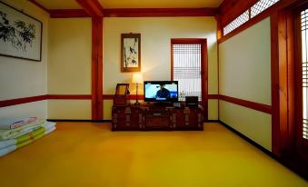 Jeonju Gwigeoraesa Hanok Stay