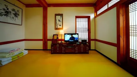 Jeonju Gwigeoraesa Hanok Stay
