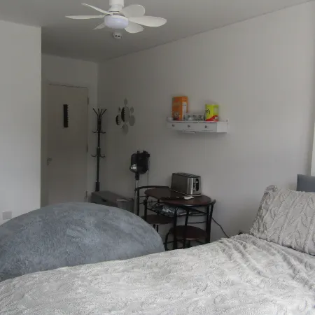 Cozy Studio Rental with Private Facilities in Greater London Отели в г. Бексли