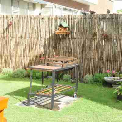 Charming 2-bedroom Apartment in Gqeberha With Garden Views Hotel Exterior