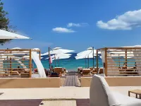 Ionian Crown Suites in Barbati Hotele w: Mparmpati