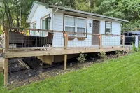 Hilltop Hideaway w/ Scenic Views & Hot Tub! - Wifi