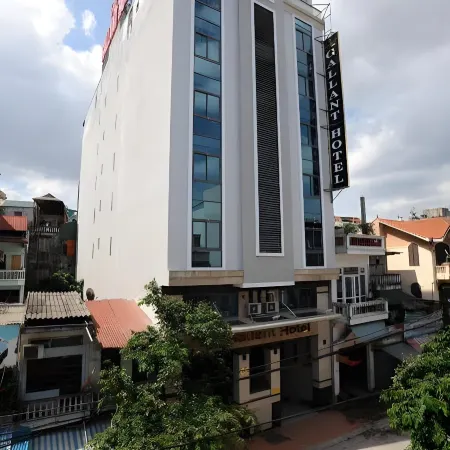 Gallant Hotel Отели рядом с достопримечательностью «Хай-Ба-Трунг»