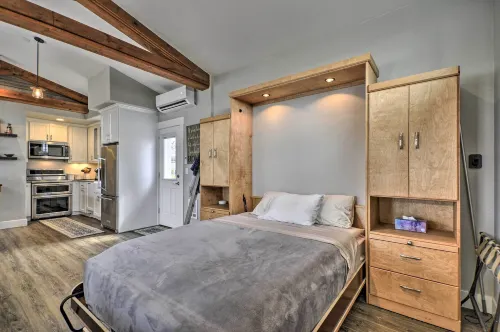 'Traveler's Retreat' Studio w/ Patio & Yard! - 3-Star