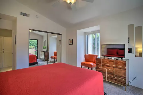 Palm Springs Retreat w/ Pool Access, Near Downtown - appartements de vacances