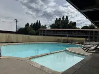 Red Roof Inn Redding - Pools