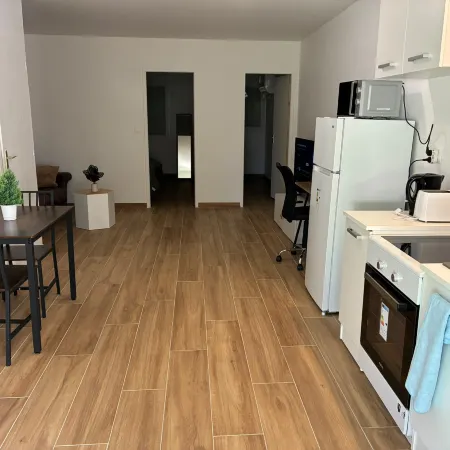 NovaStay Breuillet – Modern Garden Apartment