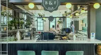Old Bank Hotel - Lion Roars Hotels & Lodges - bar