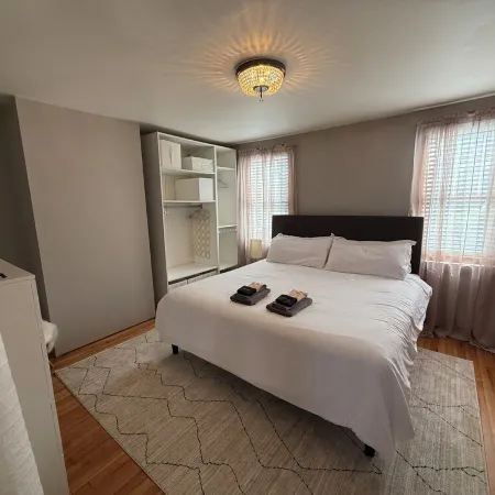 Pittsburgh city views close to all, cozy & bright 1BR - King + Dedicated Office