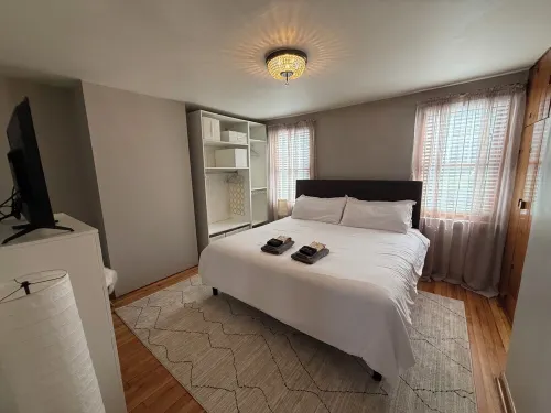 Pittsburgh city views close to all, cozy & bright 1BR - King + Dedicated Office - 2-Star