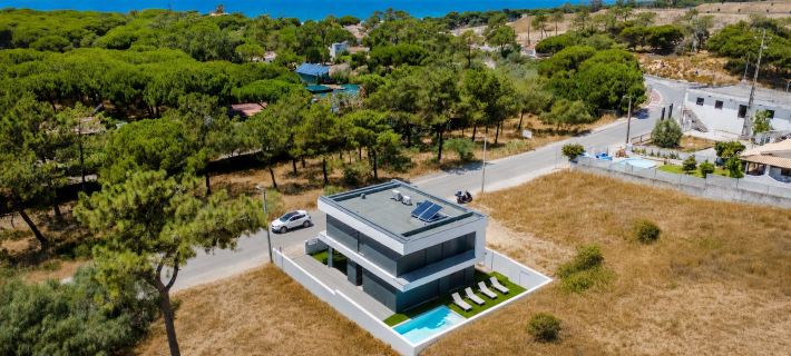 By the Sea | 5-Suite Villa with Private Pool Almada otelleri