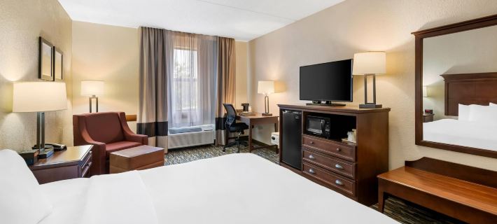 Comfort Inn & Suites Branson Meadows Hotels in Branson Township