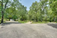 Spacious Family Home Near Lake of the Ozarks! - spa