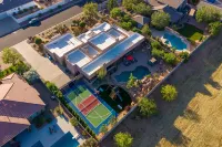 The Good Life Oasis Luxury 5BR Home Sleeps 16 - Bungalows