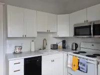 Fully furnished apartment in quiet century home available for short term rental. - Huoneistot