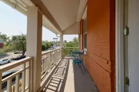 Tara House — Historic Charm, Executive Comfort, Minutes from Downtown - Kitchens