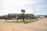 Hometown Inn & Suites - Motels