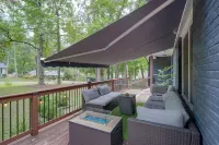 Fire Pit & Grill! Wooded Durham Retreat - Homestays