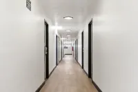 Encore Inn - parking