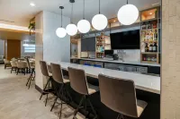 Sheraton Suites Wilmington Downtown - bar