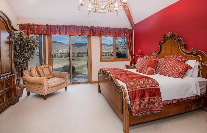 4BD Private Arrowhead Home on Golf Course