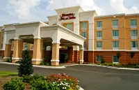 Hampton Inn & Suites Scottsboro - Parkplatz