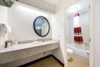 Red Roof Inn Laredo - Bathtub