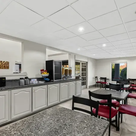 Red Roof Plus+ & Suites Atlanta Airport South