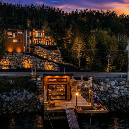 Seacliff- Luxury Halifax Waterfront Paradise -Pool, Hot Tub, Wharf & Boathouse