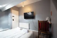 The Vacationers - Pvt Rooms with Shared Bath - Parking
