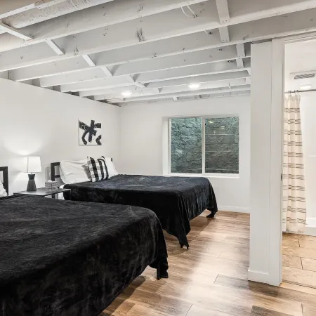 Prime Spot Fully Renovated Near Lambeau Titletown