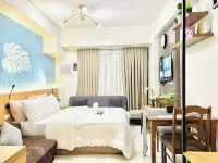 MR BED-Skyline View Condo With POOL - バルコニー