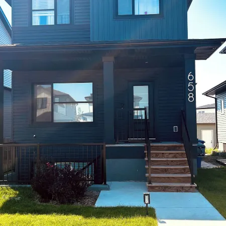 Brighton Escape, Spacious 2BR Walk-out Suite