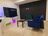 Reignare Suites 1-Bed Basement in SW Edmonton - Bungalows