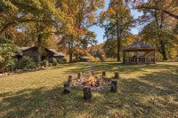 Rustic Historical Cabin Near Wineries & Gold Mines - Hytter