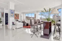 3BR Sky Oasis Penthouse With City Views Parking Country Club Zone -  Ferienwohnungen