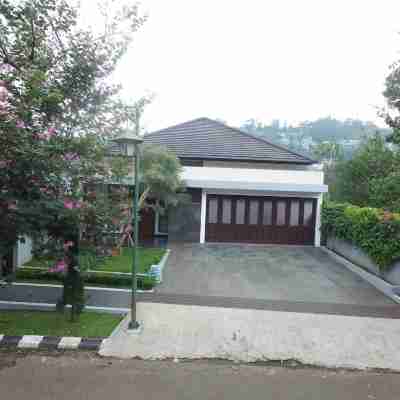 Cempaka 3 Villa 6 Bedrooms with a Private Pool Hotel Exterior