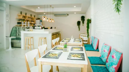 Triple Z Hotel Отели рядом с достопримечательностью «Hua Hin Clock Tower»