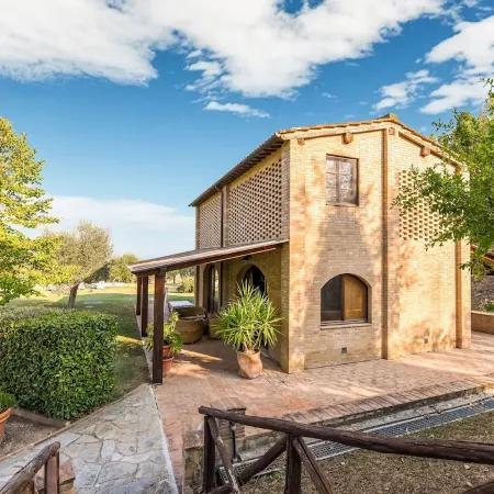Private Garden and Pool, Near Siena and Crete Senesi