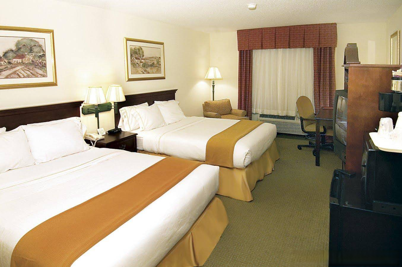 HOLIDAY INN EXPRESS FULTON