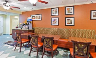 Holiday Inn Express & Suites Alcoa (Knoxville Airport)