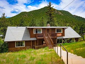 Estes Park Adventure Hostel